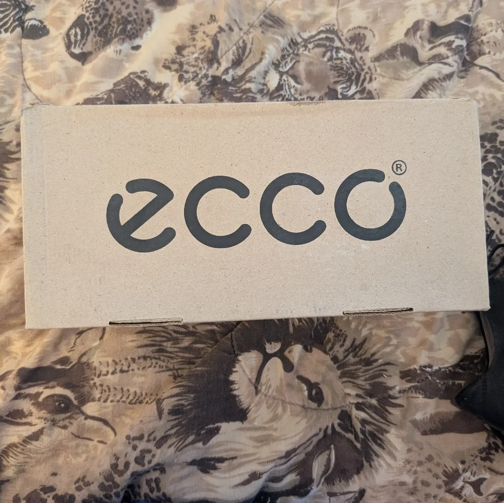 Ecco Sculptured Mary Jane Pumps - Picture 12 of 12